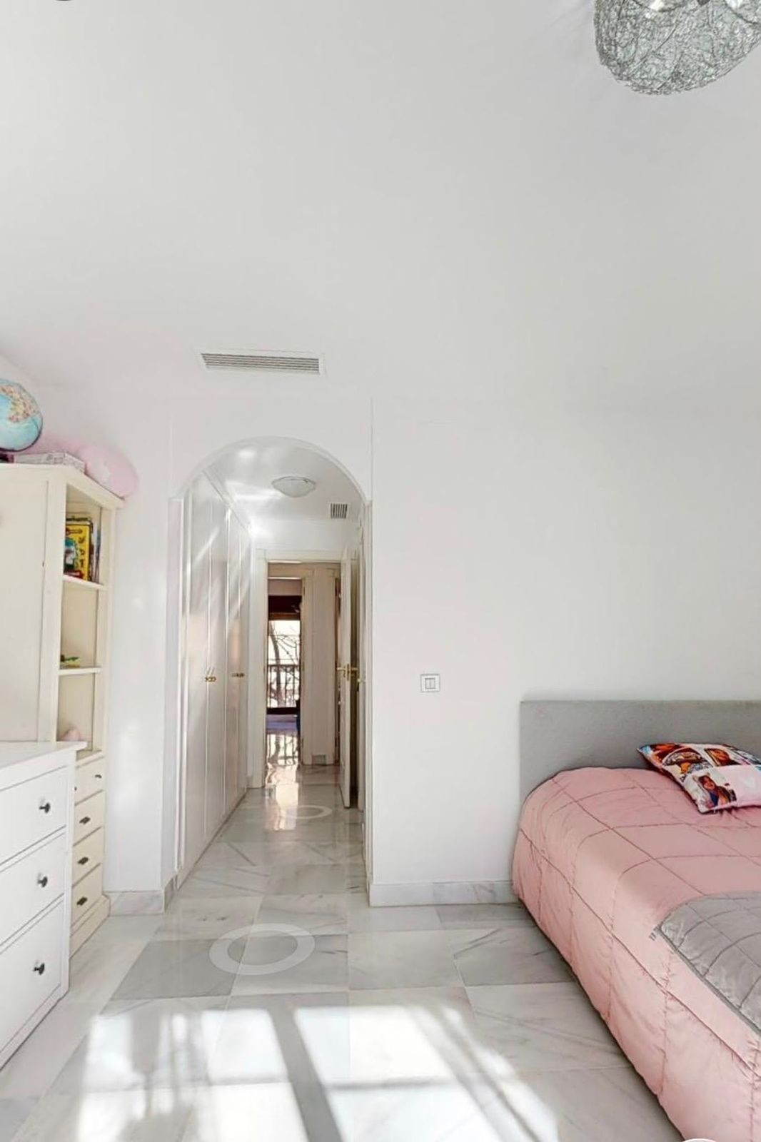 4 Bedroom Apartment in Estepona - Photo 7