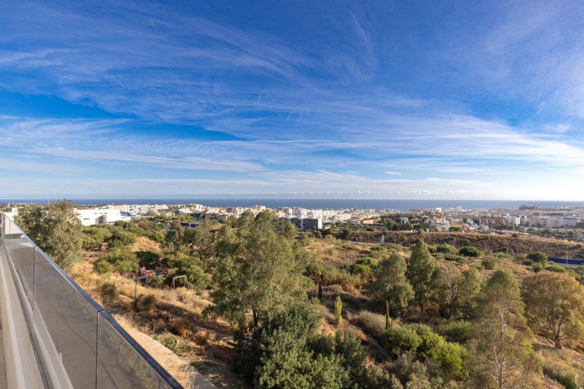 3 Bedroom Penthouse in Estepona - Photo 5