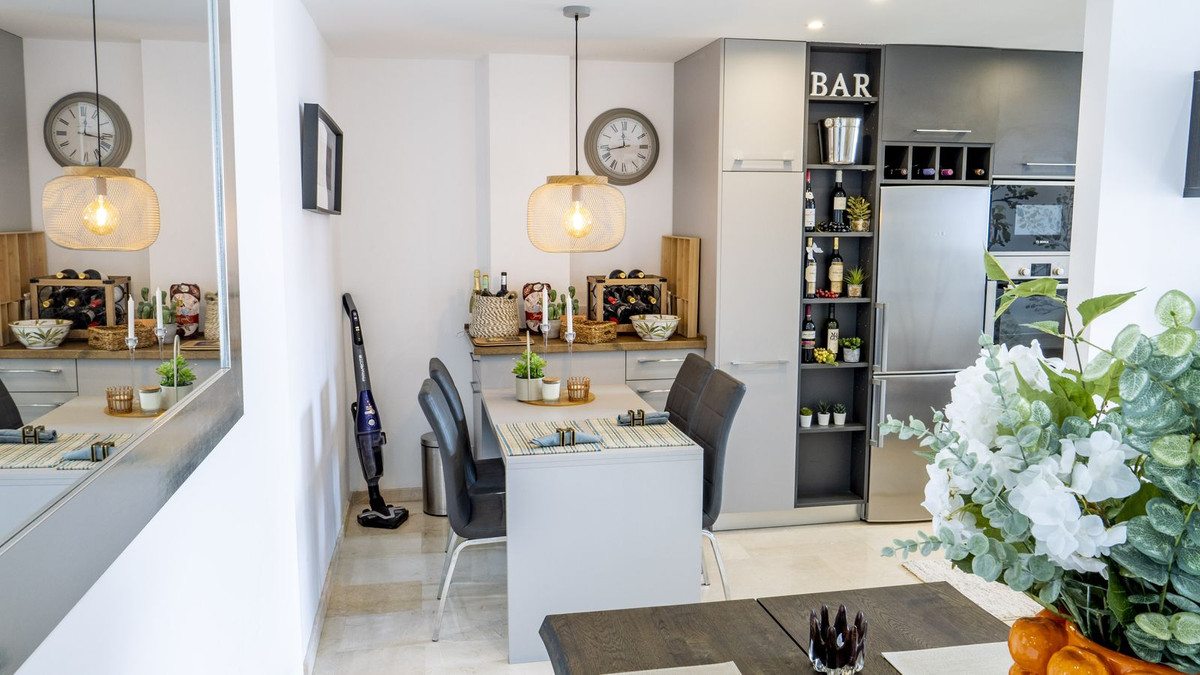 2 Bedroom Apartment in Estepona - Photo 17