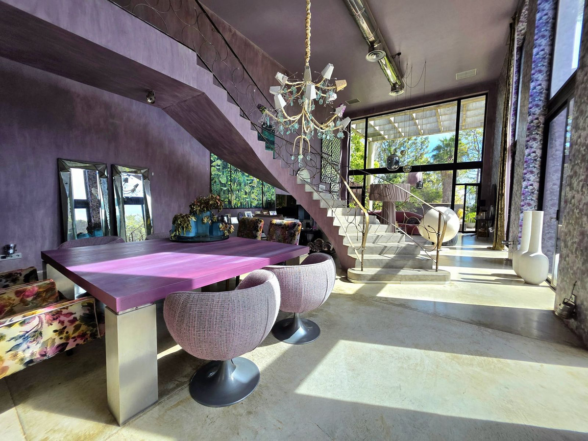 5 Bedroom Villa in Estepona - Photo 19