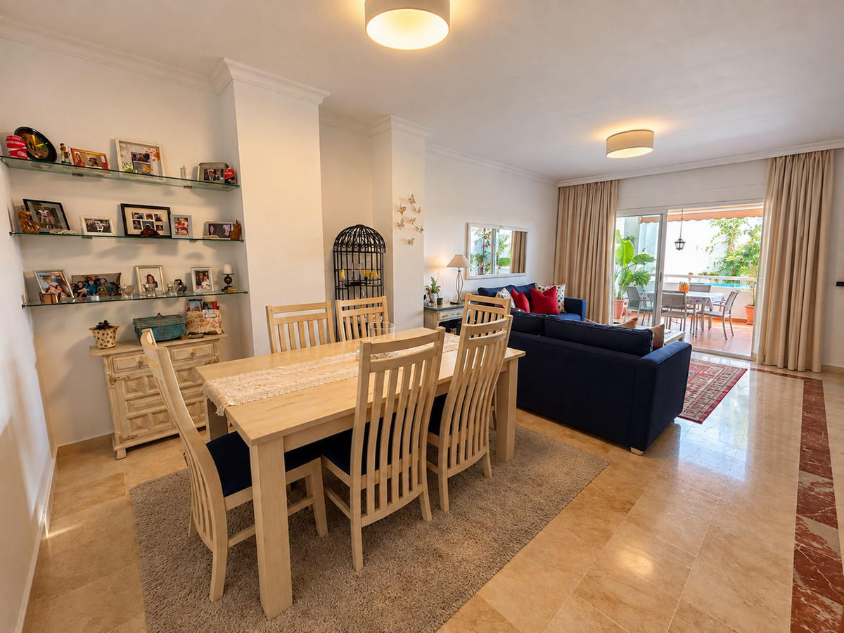 3 Bedroom Penthouse in Estepona - Photo 13