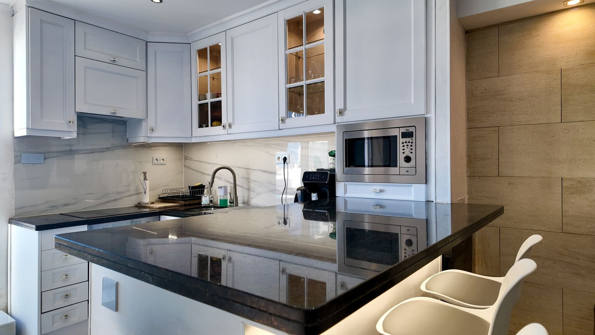 2 Bedroom Penthouse in Estepona - Photo 7