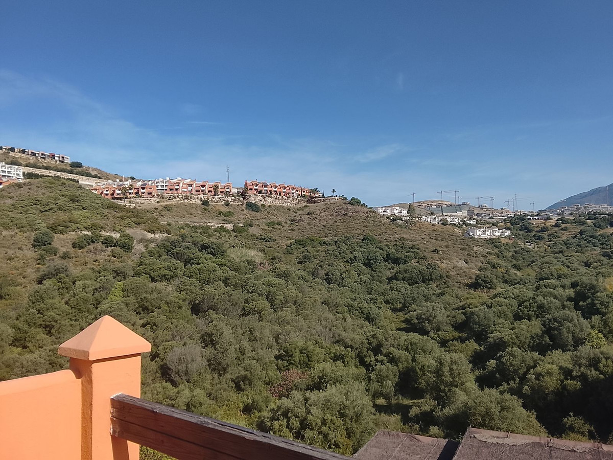 3 Bedroom Townhouse in Benahavís - Photo 10