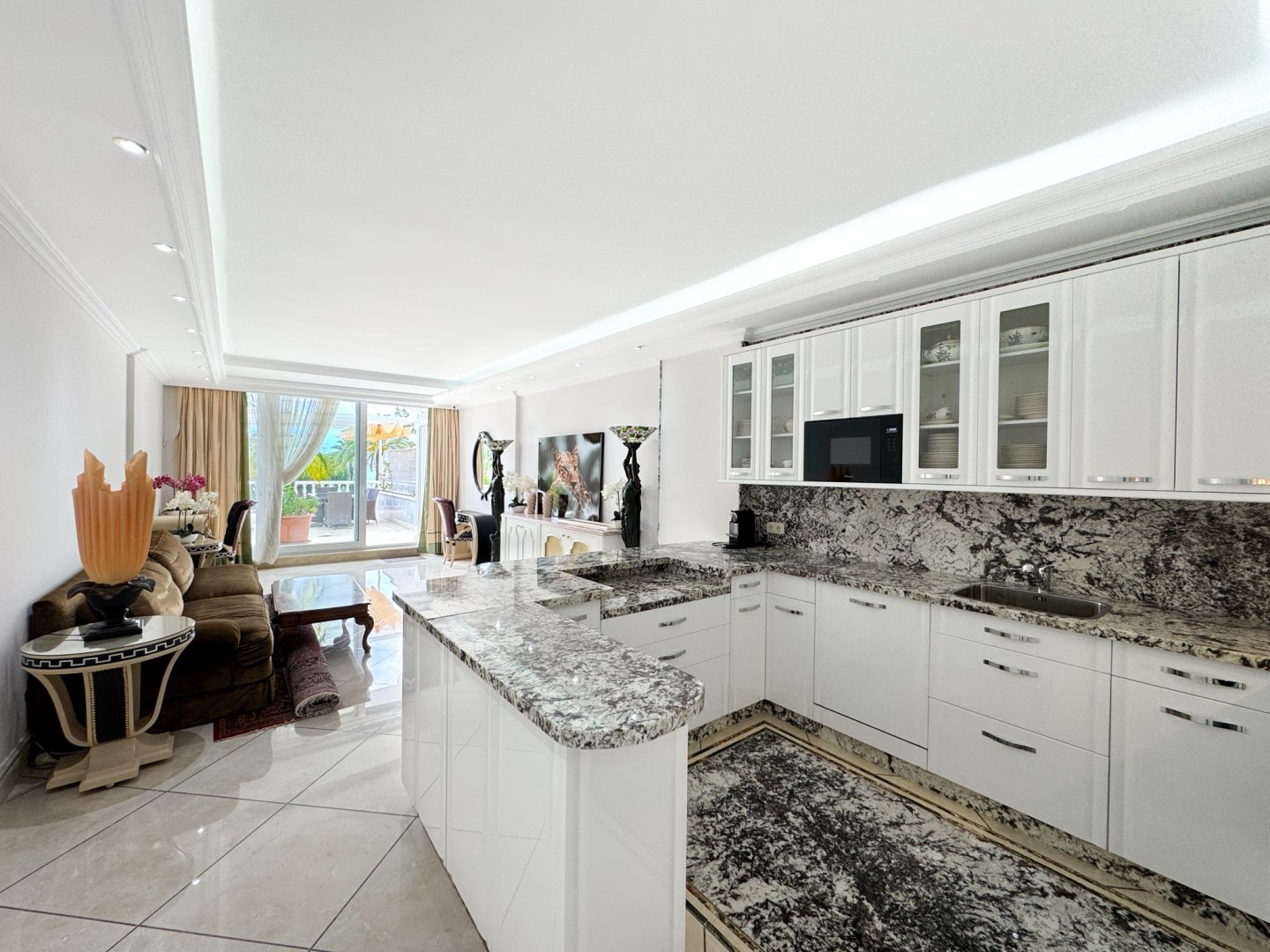 2 Bedroom Apartment in Marbella - Photo 15
