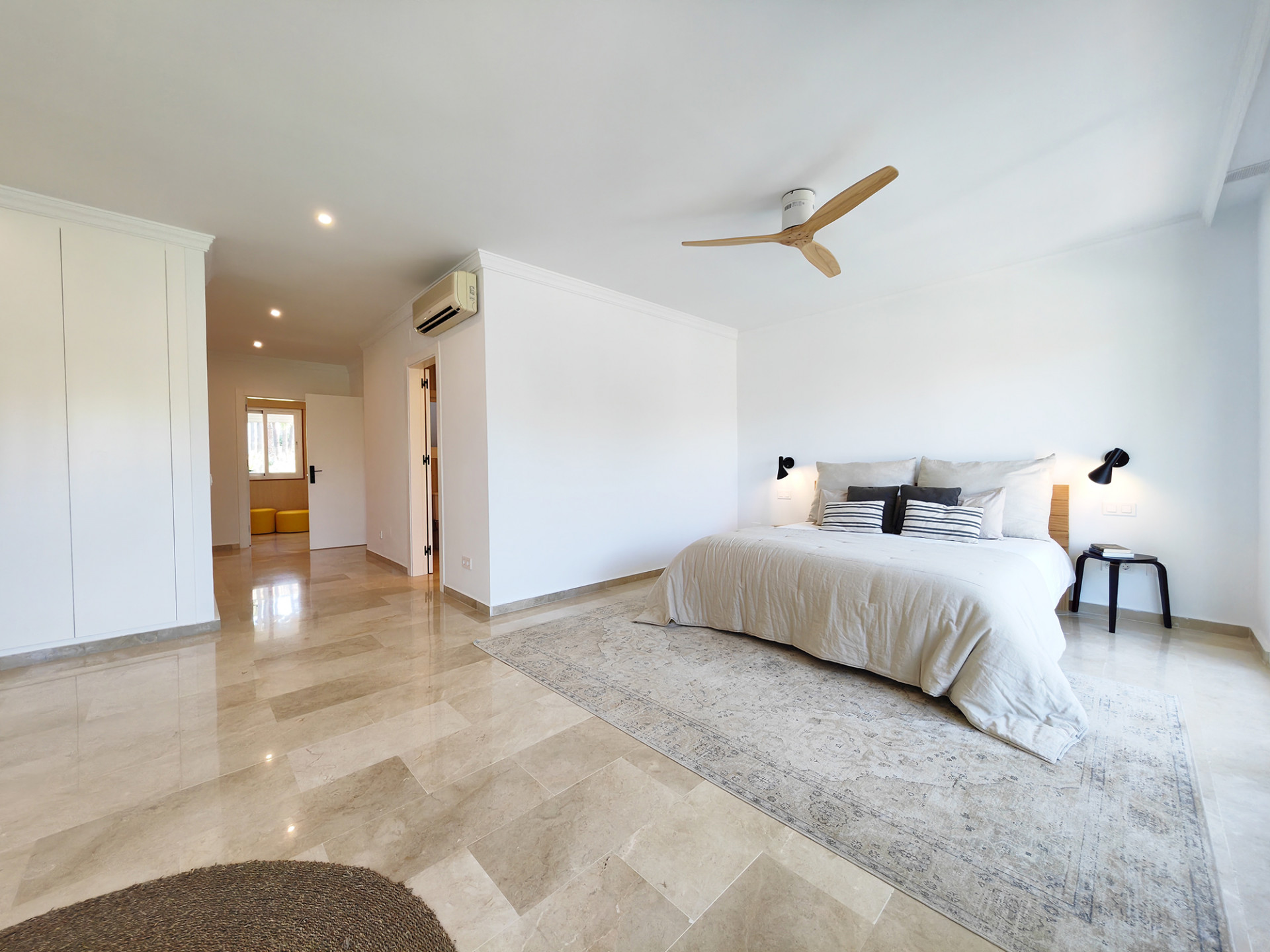 4 Bedroom Townhouse in Benahavís - Photo 9