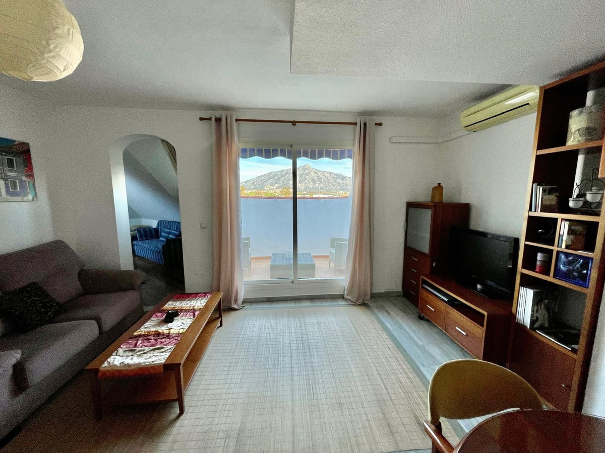2 Bedroom Penthouse in San Pedro de Alcántara - Photo 2