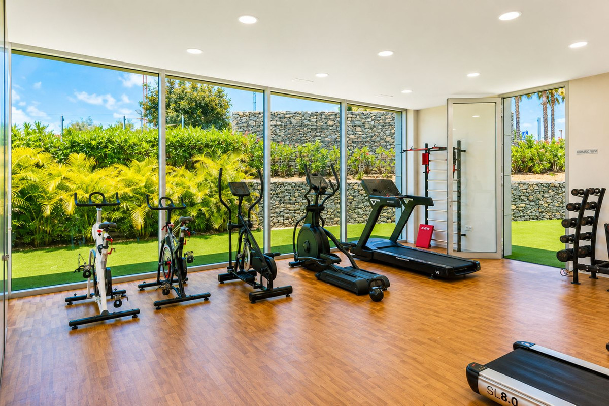 4 Bedroom Apartment in Estepona - Фото 27