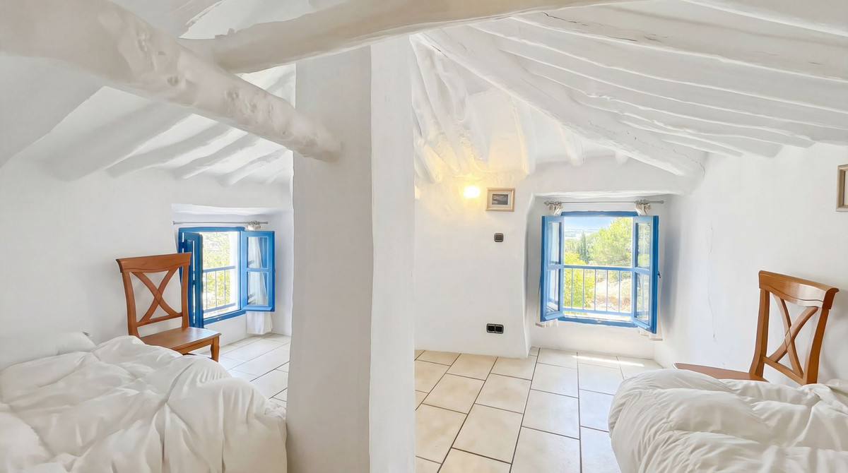 9 Bedroom Country house in Villanueva del Rosario - Photo 32