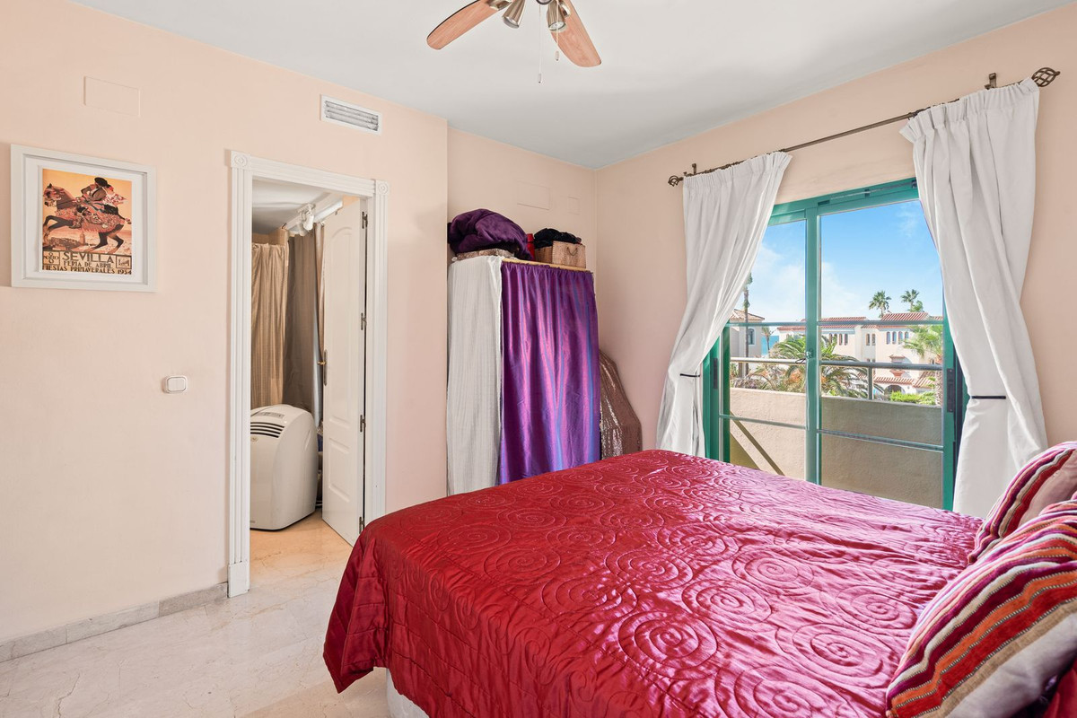 3 Bedroom Penthouse in Casares - Photo 12