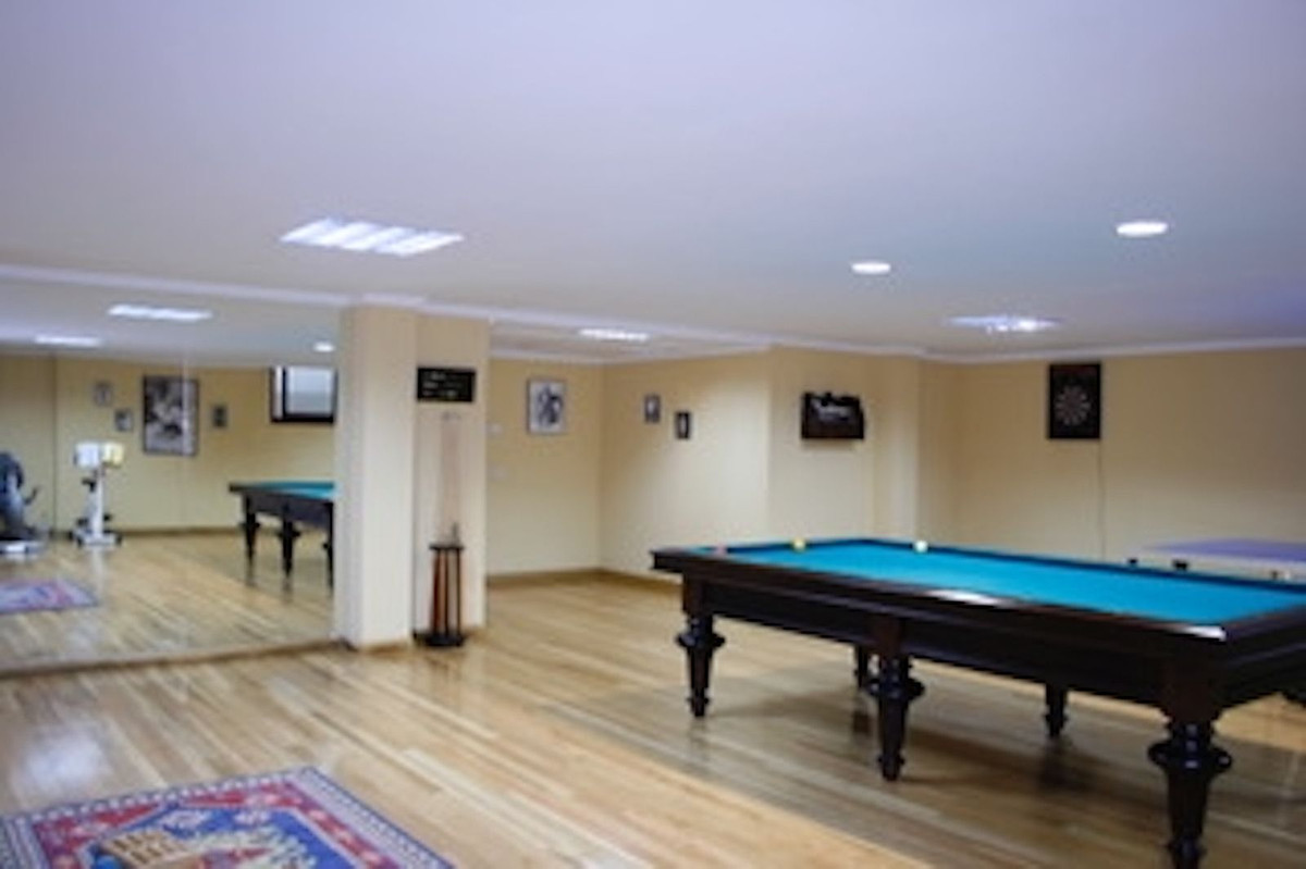 4 Bedroom Villa in Marbella - Photo 9