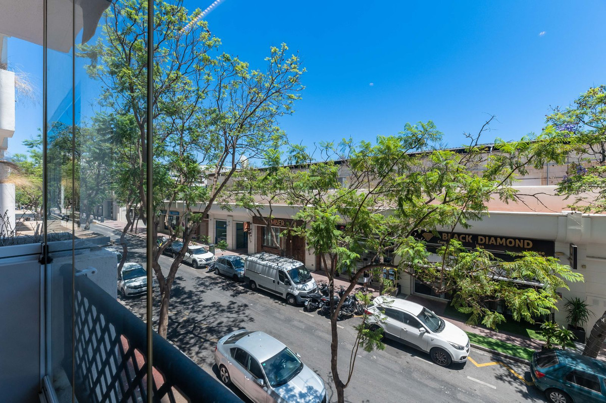 3 Bedroom Apartment in Marbella - Photo 32