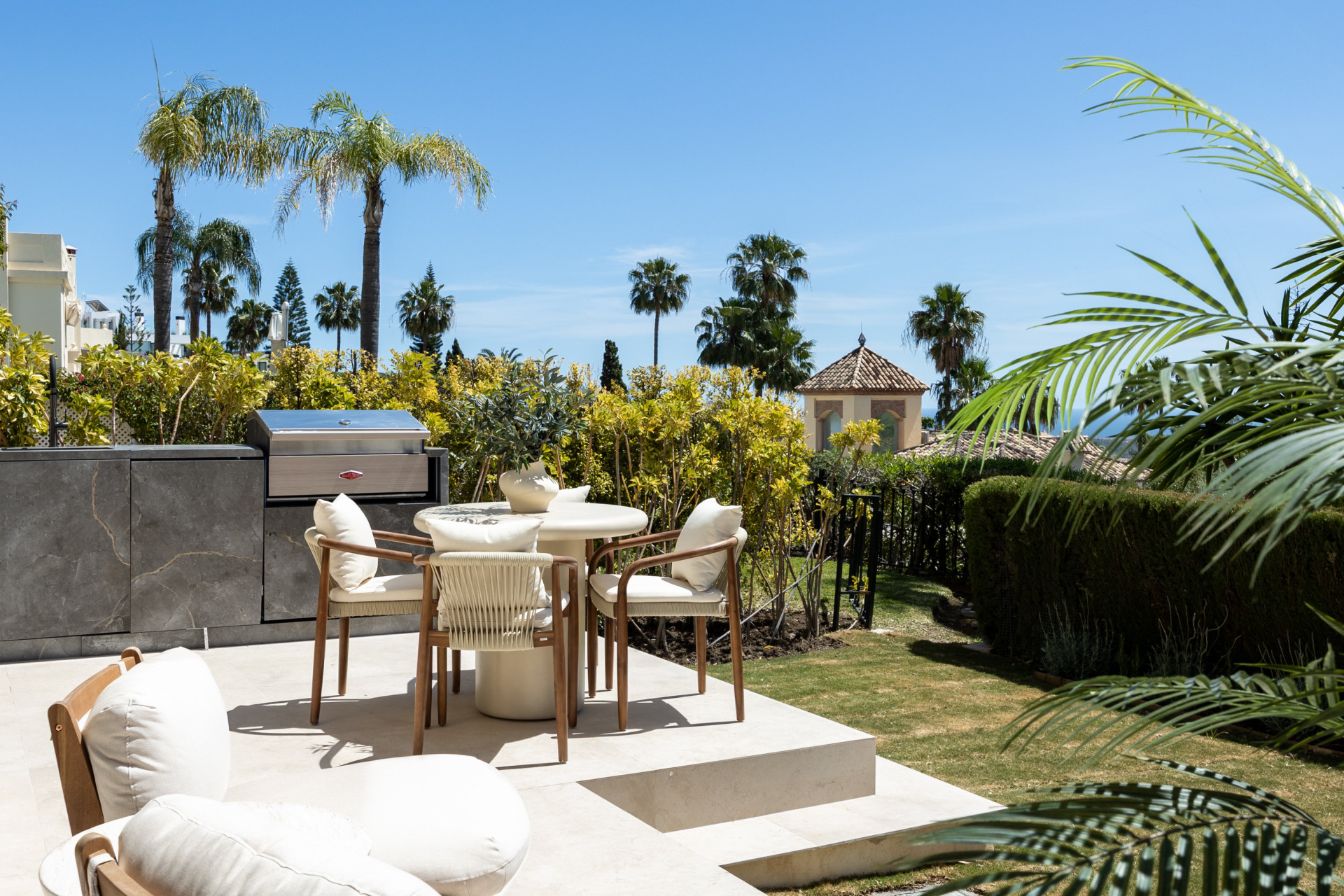 4 Bedroom Townhouse in Benahavís - Photo 29