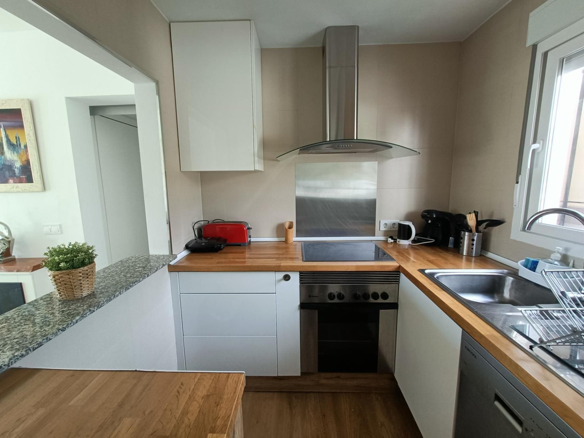 2 Bedroom Apartment in Estepona - Photo 6