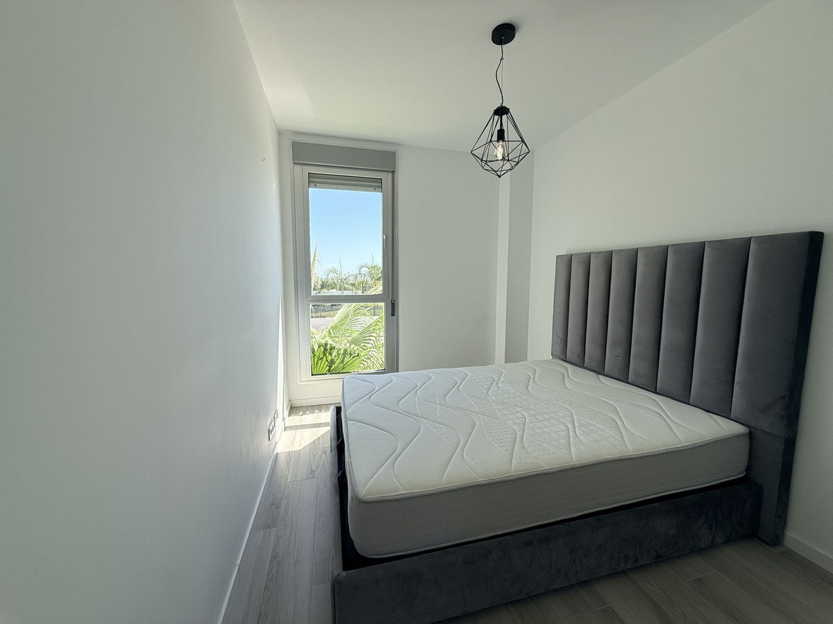 2 Bedroom Penthouse in Estepona - Photo 9