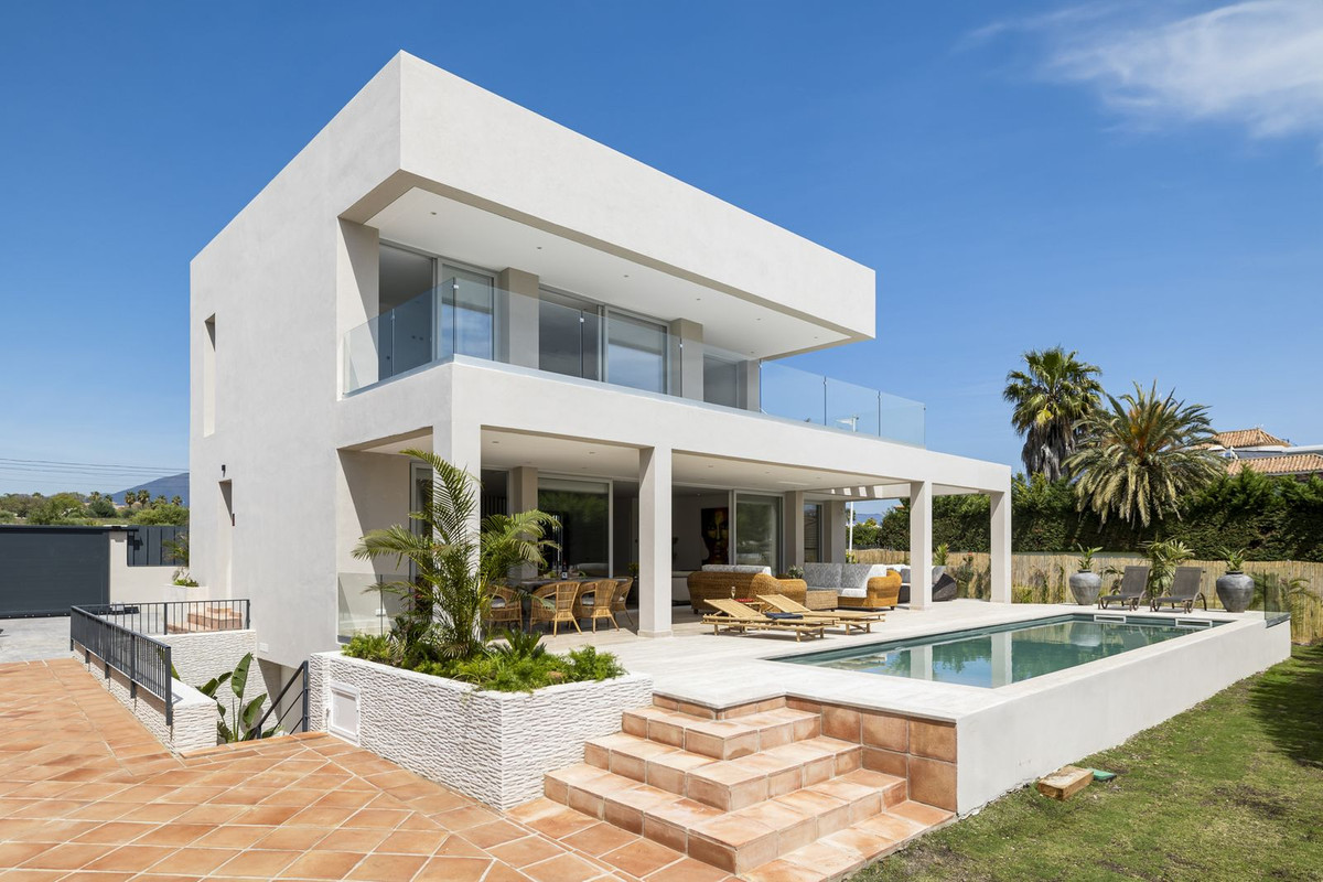 5 Bedroom Villa in San Pedro de Alcántara - Photo 2