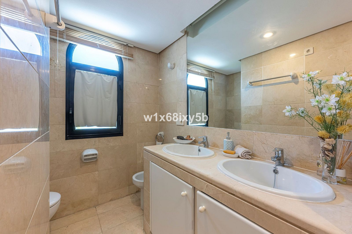 2 Bedroom Townhouse in Estepona - Photo 23