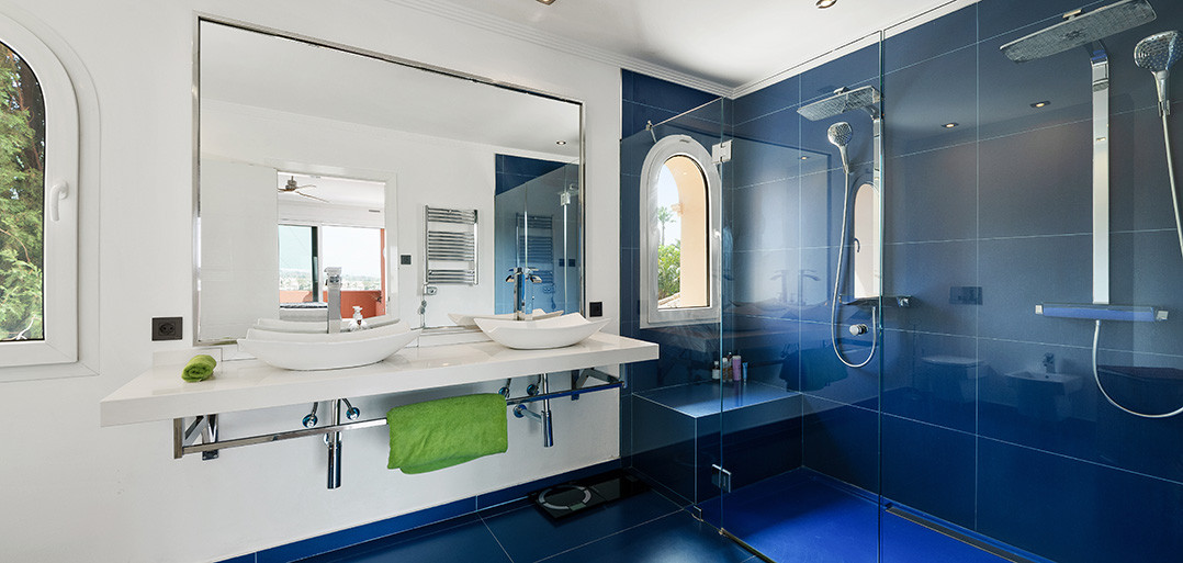 8 Bedroom Villa in Estepona - Photo 14