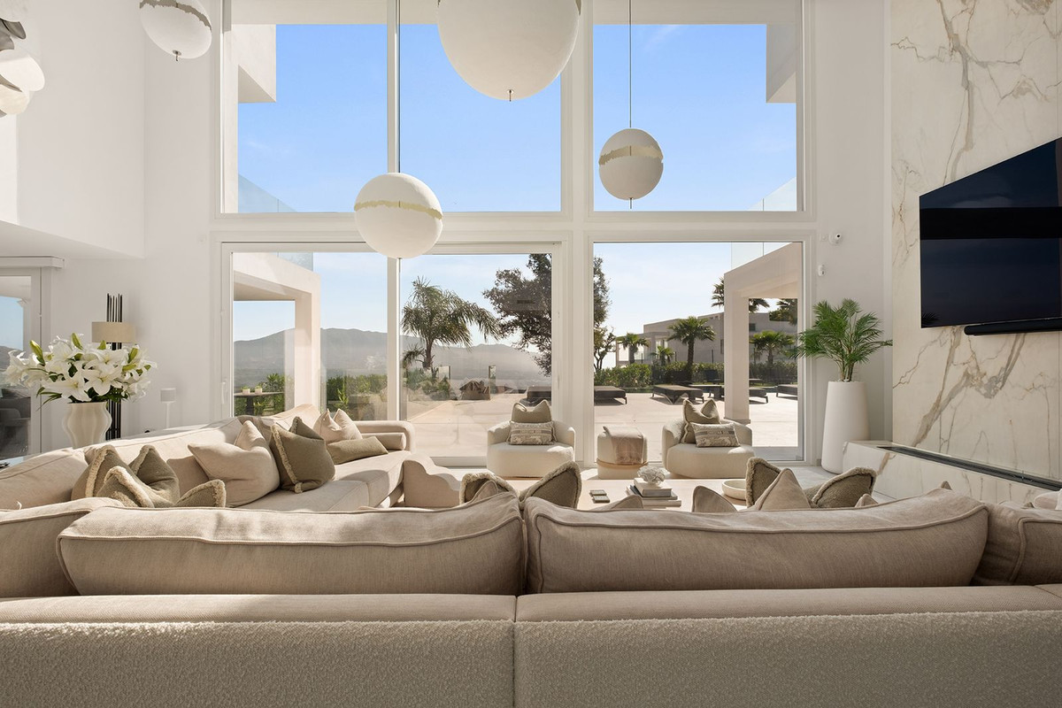 4 Bedroom Villa in Marbella - Photo 17
