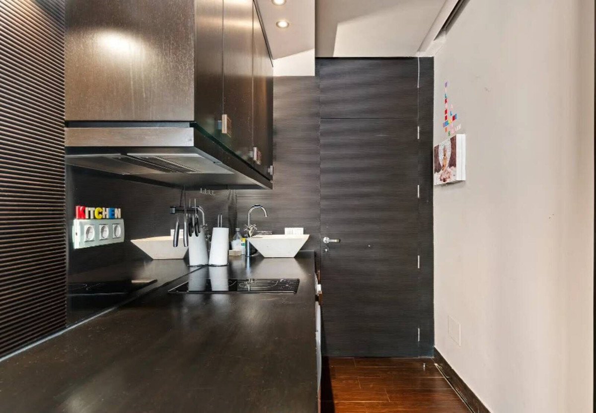 1 Bedroom Apartment in Marbella - Photo 11