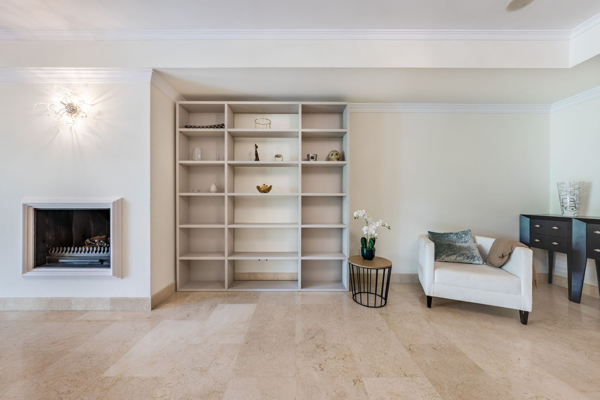 2 Bedroom Apartment in Marbella - Photo 8