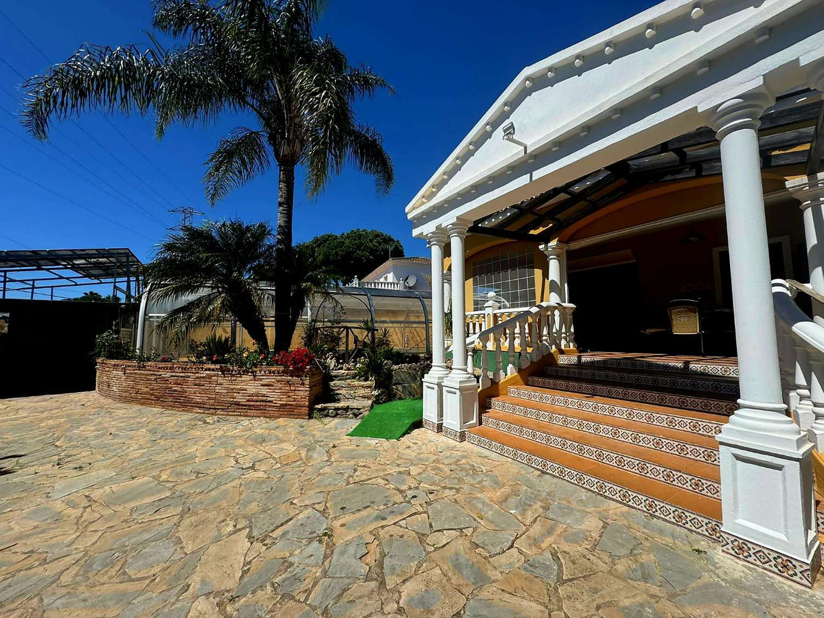 4 Bedroom Villa in Marbella - Photo 38