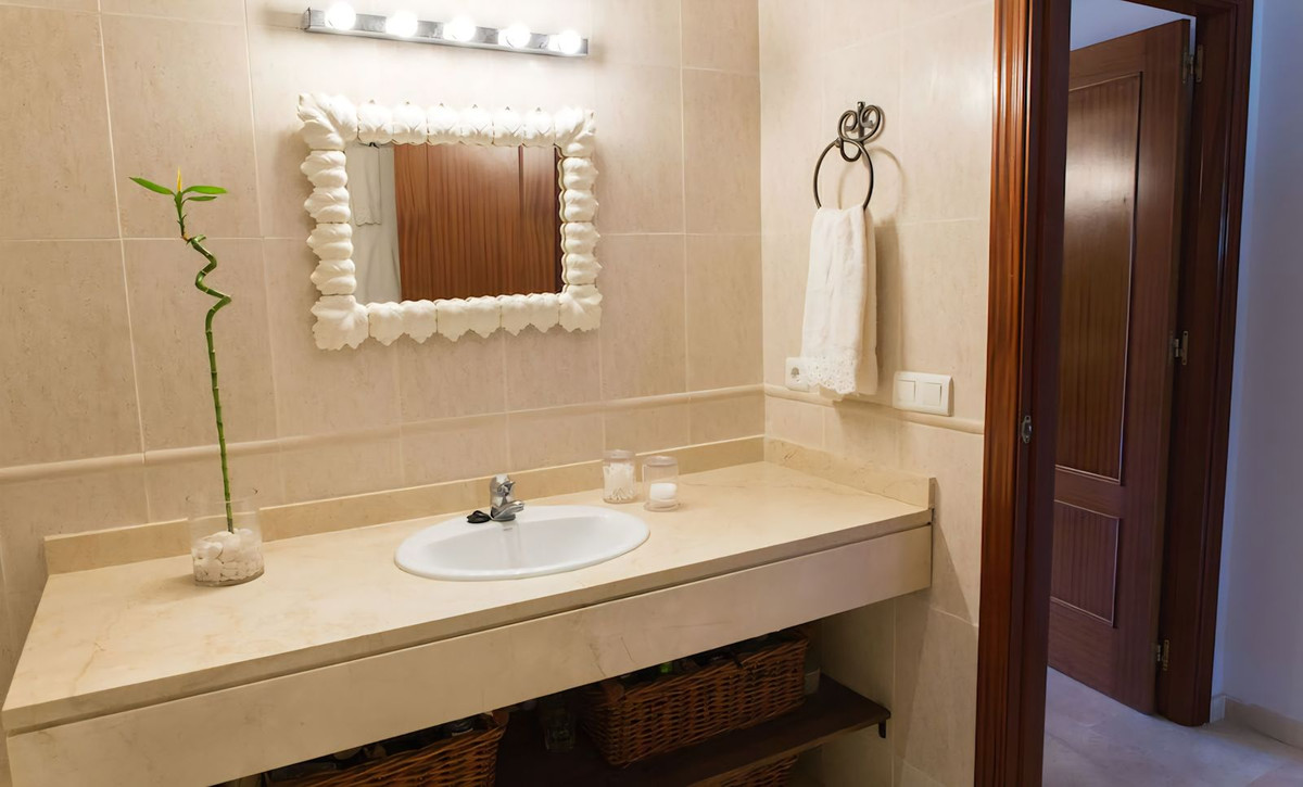 3 Bedroom Penthouse in La Duquesa - Photo 12