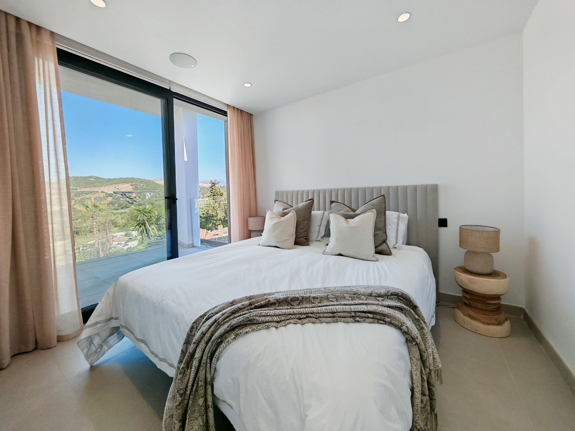 4 Bedroom Villa in Estepona - Photo 19