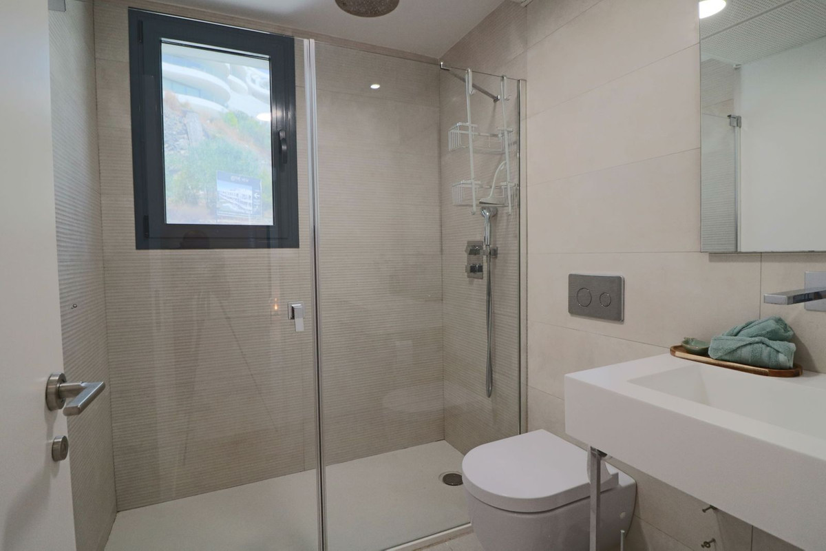 3 Bedroom Penthouse in Benahavís - Photo 13