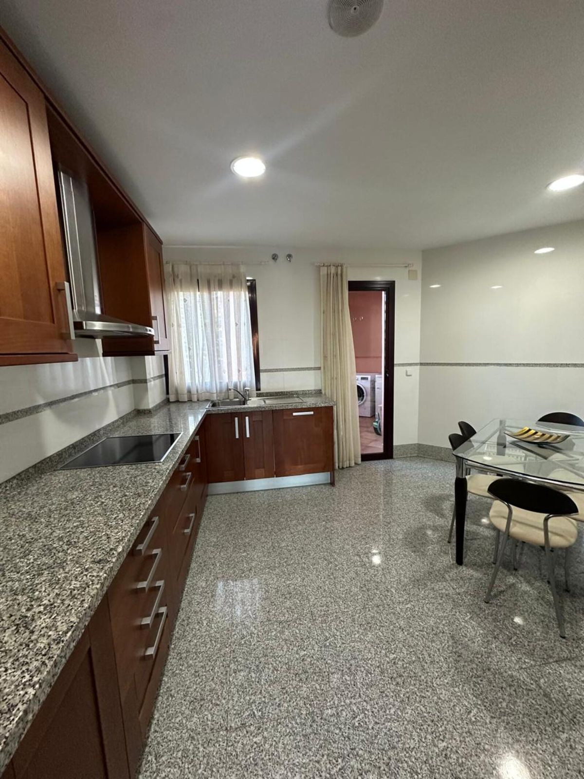 3 Bedroom Apartment in Estepona - Photo 13