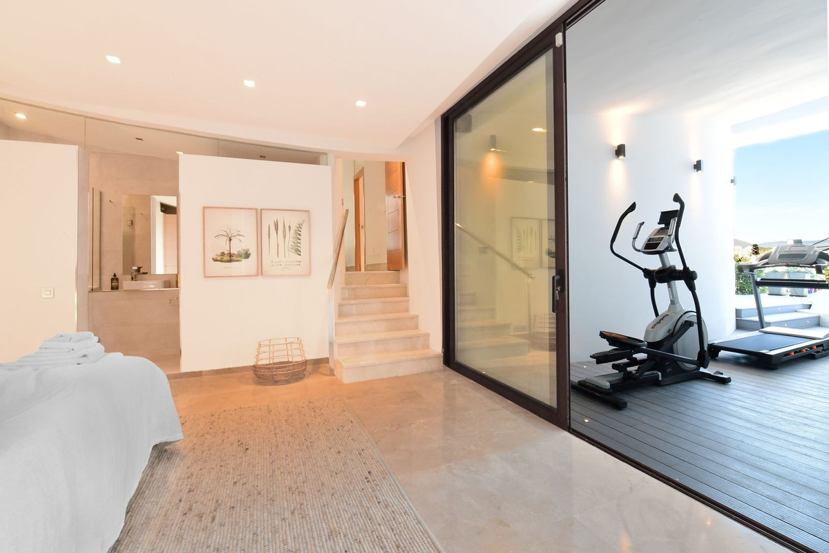 7 Bedroom Villa in Marbella - Photo 9