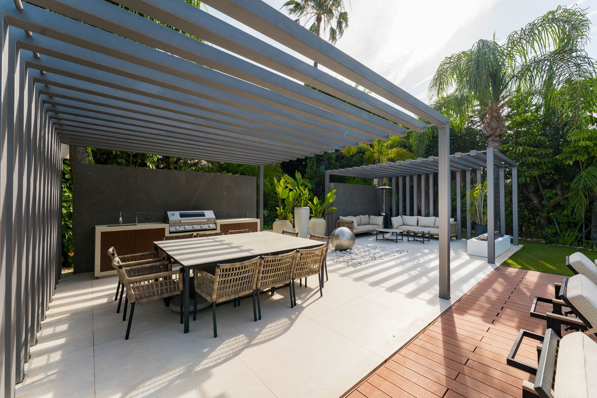 4 Bedroom Villa in Marbella - Photo 9