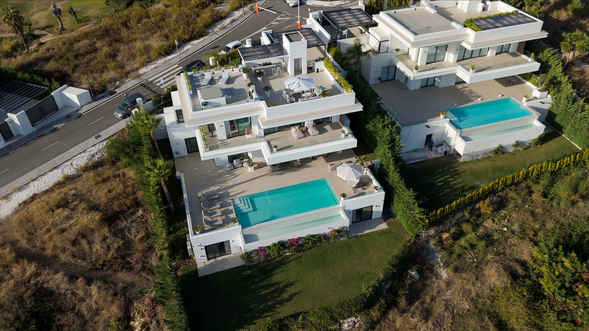 6 Bedroom Villa in Estepona - Photo 5