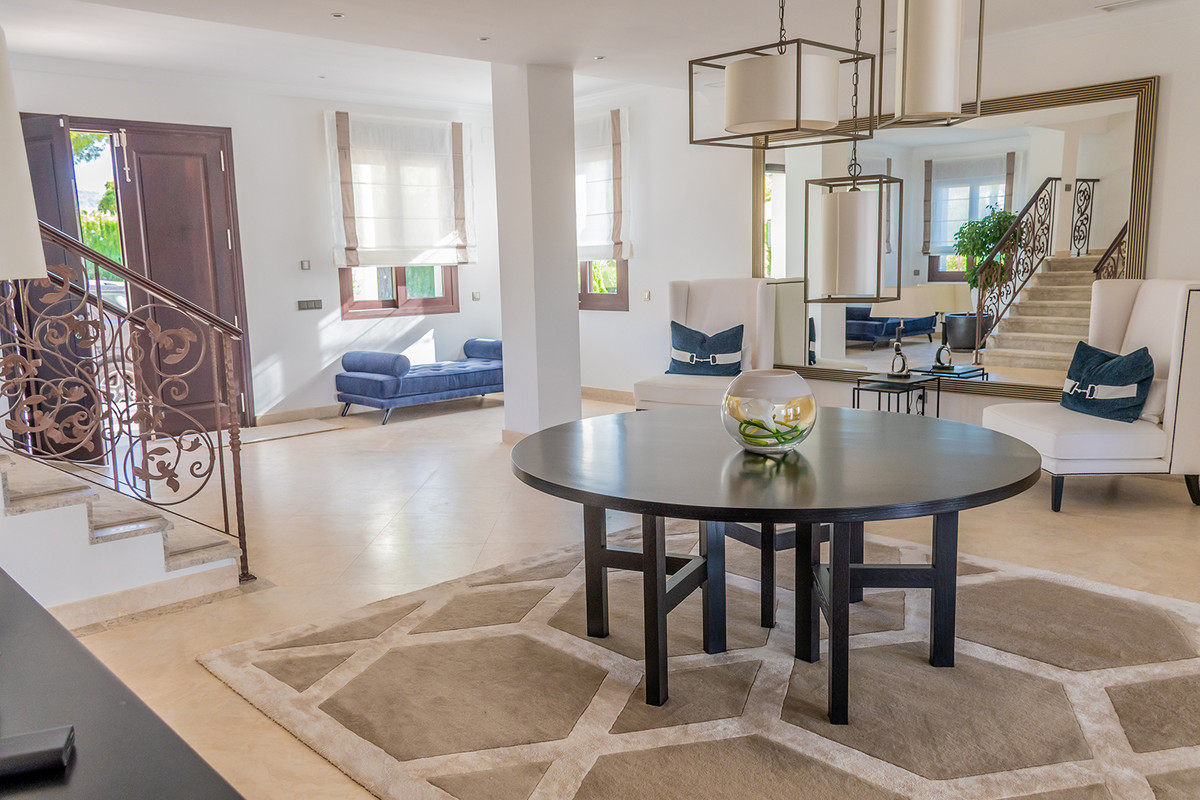 5 Bedroom Villa in San Pedro de Alcántara - Photo 11