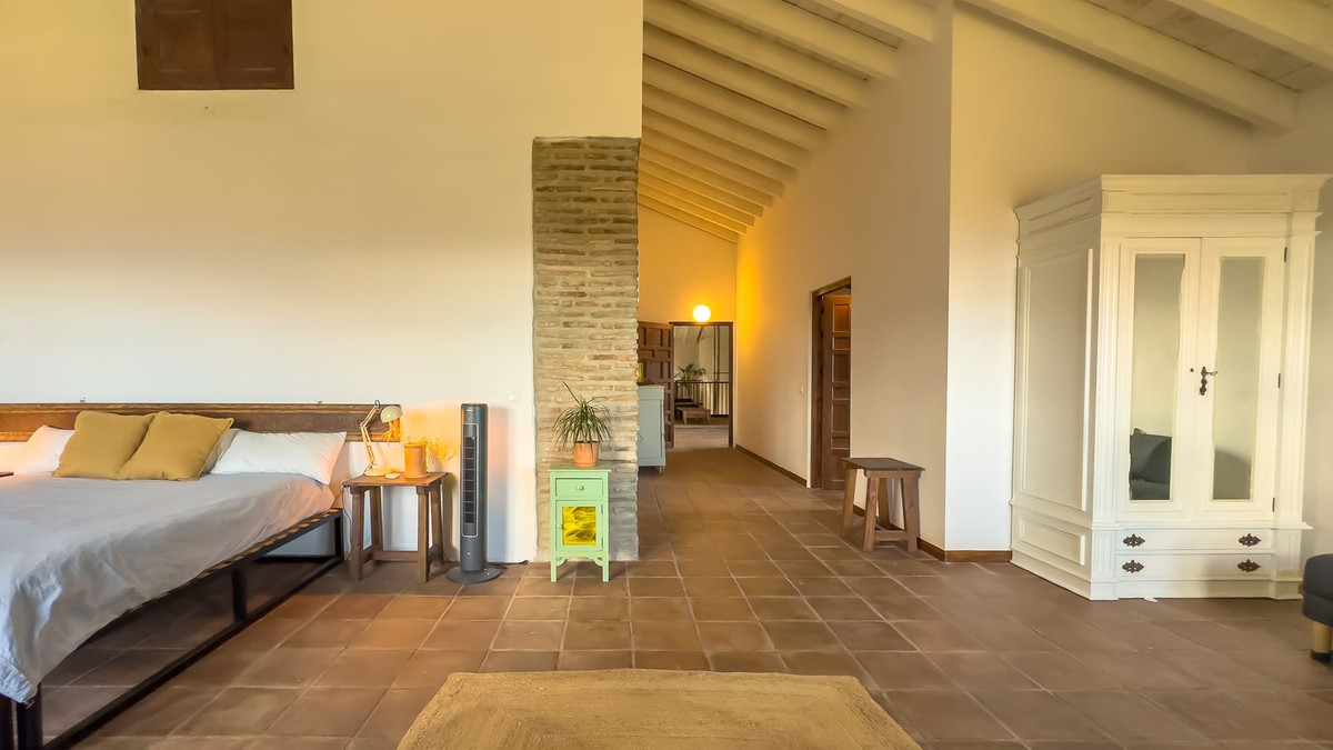 8 Bedroom Country house in Málaga - Photo 42