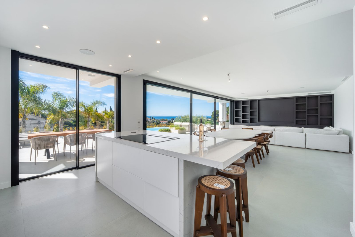 5 Bedroom Villa in Marbella - Photo 10