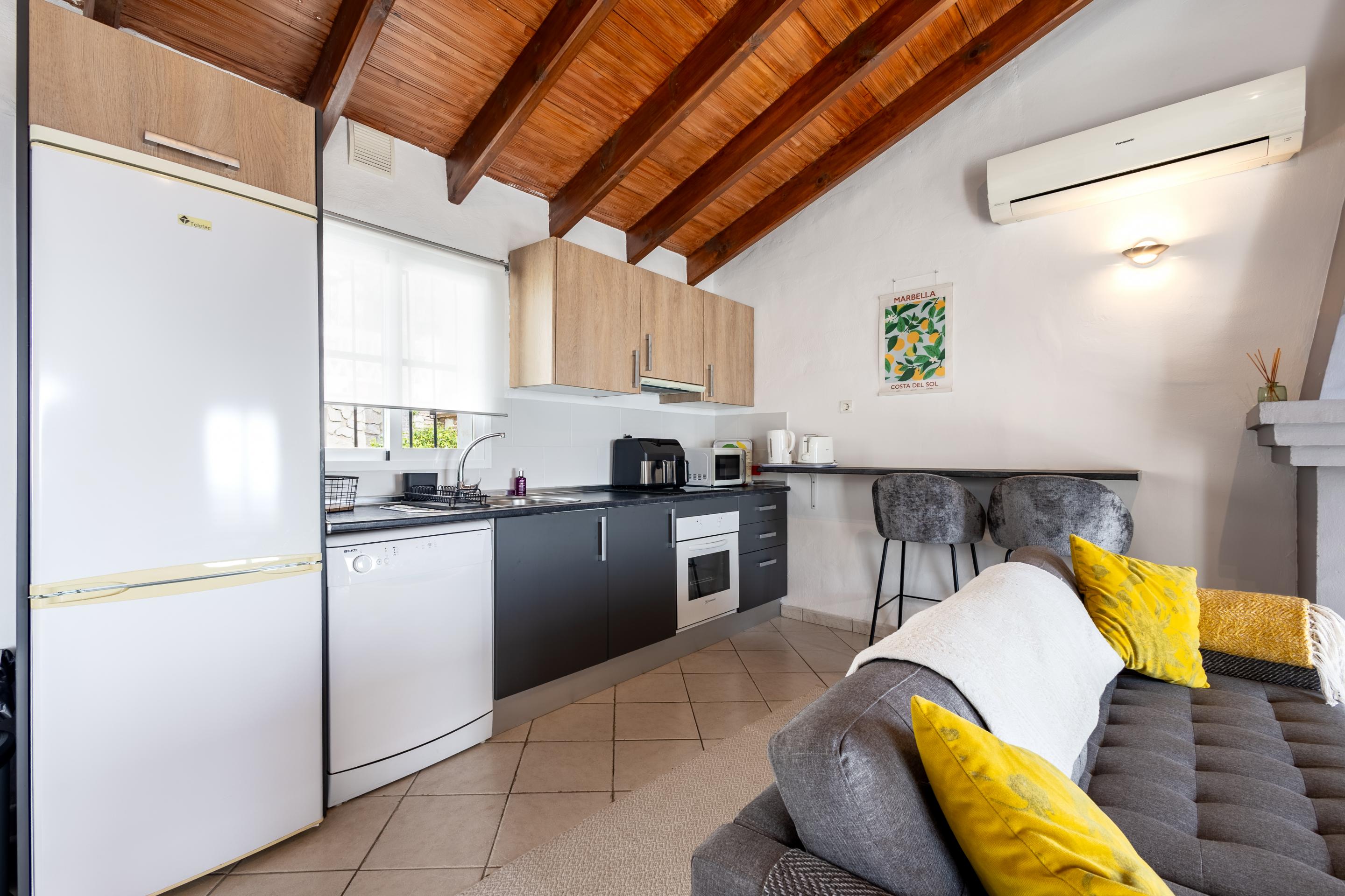 2 Bedroom Villa in Mijas - Photo 12