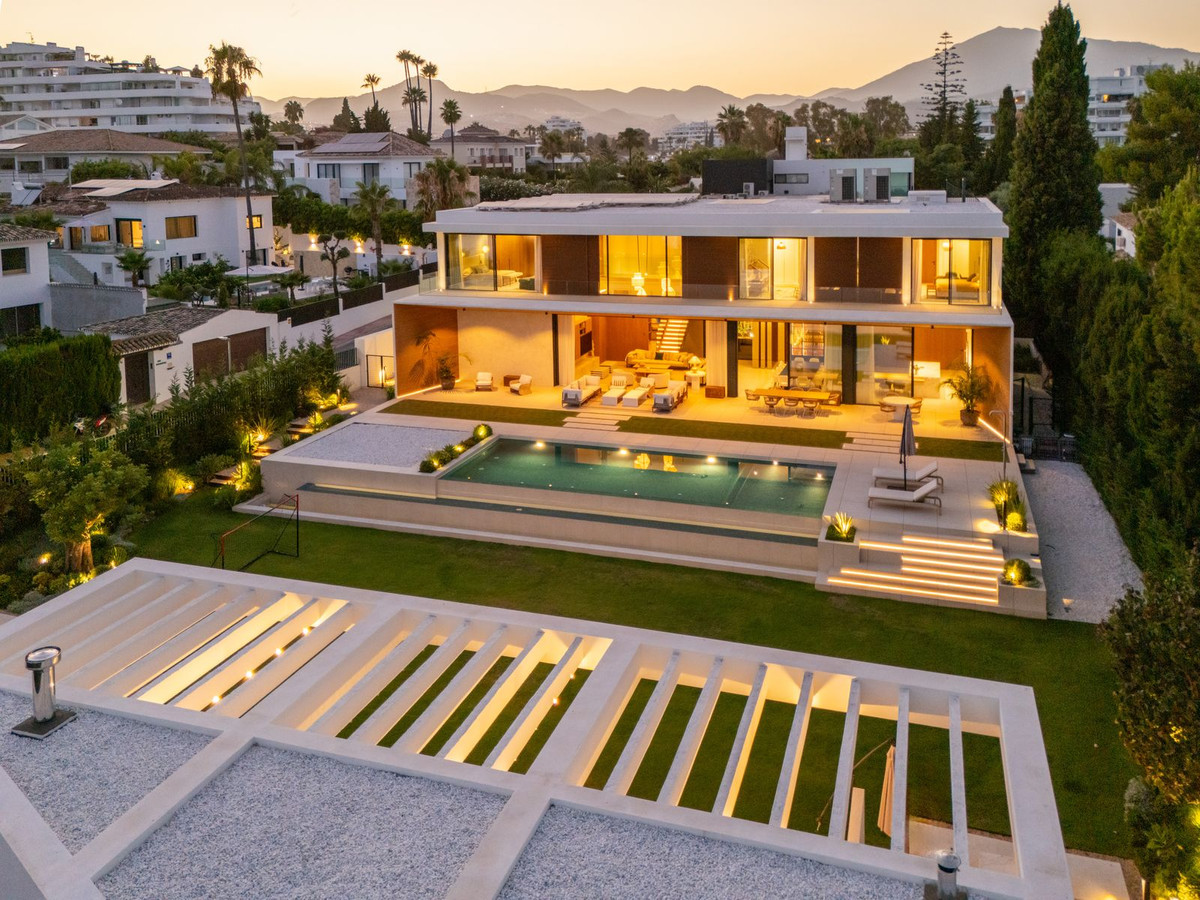 6 Bedroom Villa in San Pedro de Alcántara - Photo 70