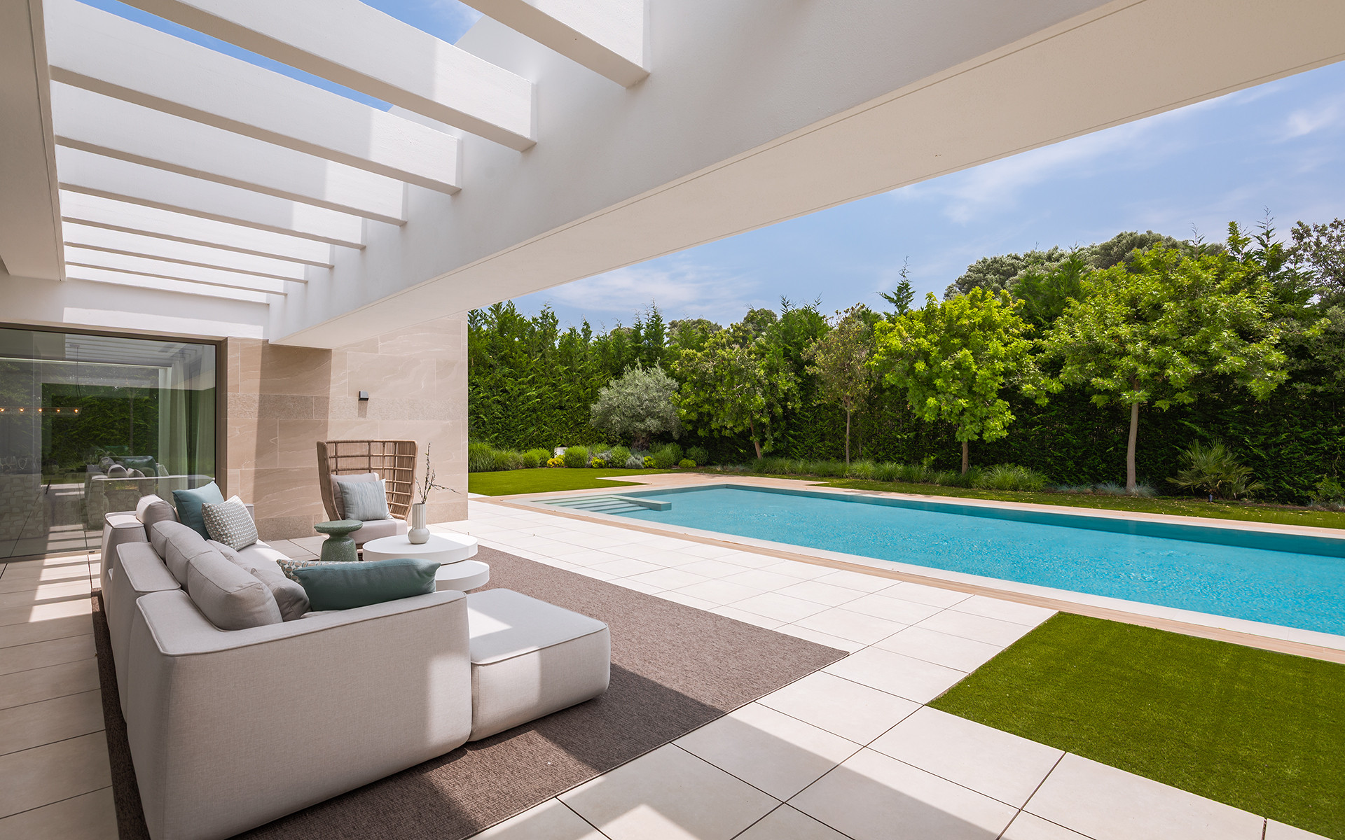 5 Bedroom Villa in Estepona - Photo 2