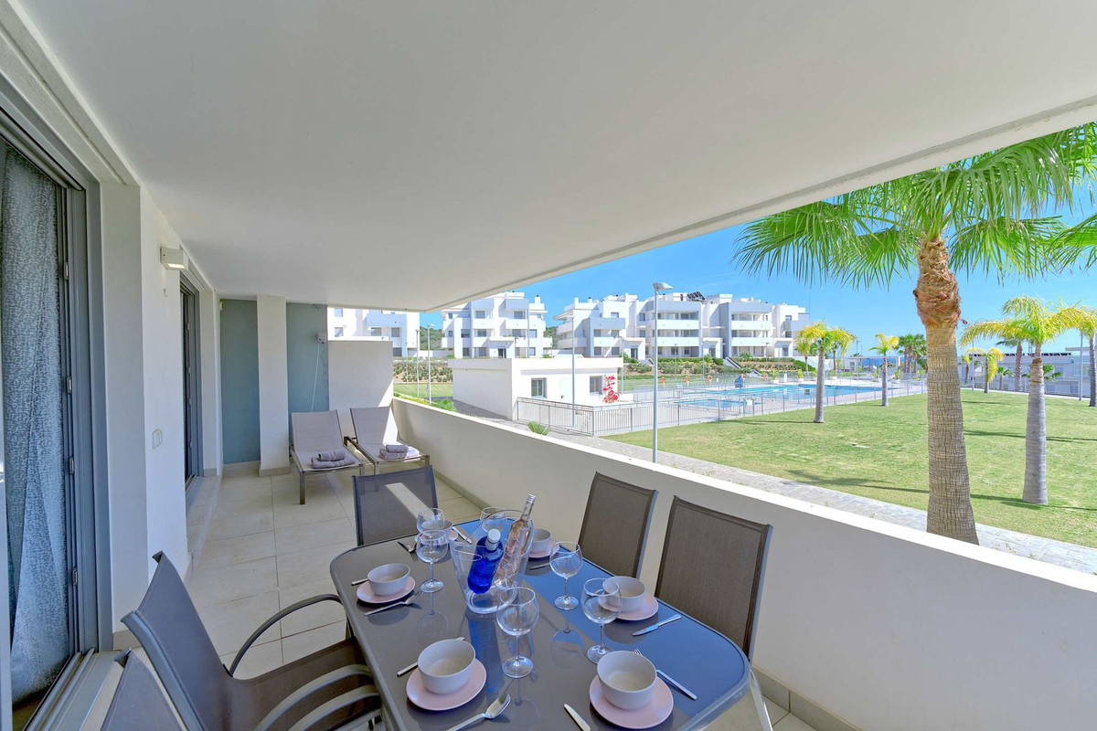 3 Bedroom Apartment in Estepona - Photo 2