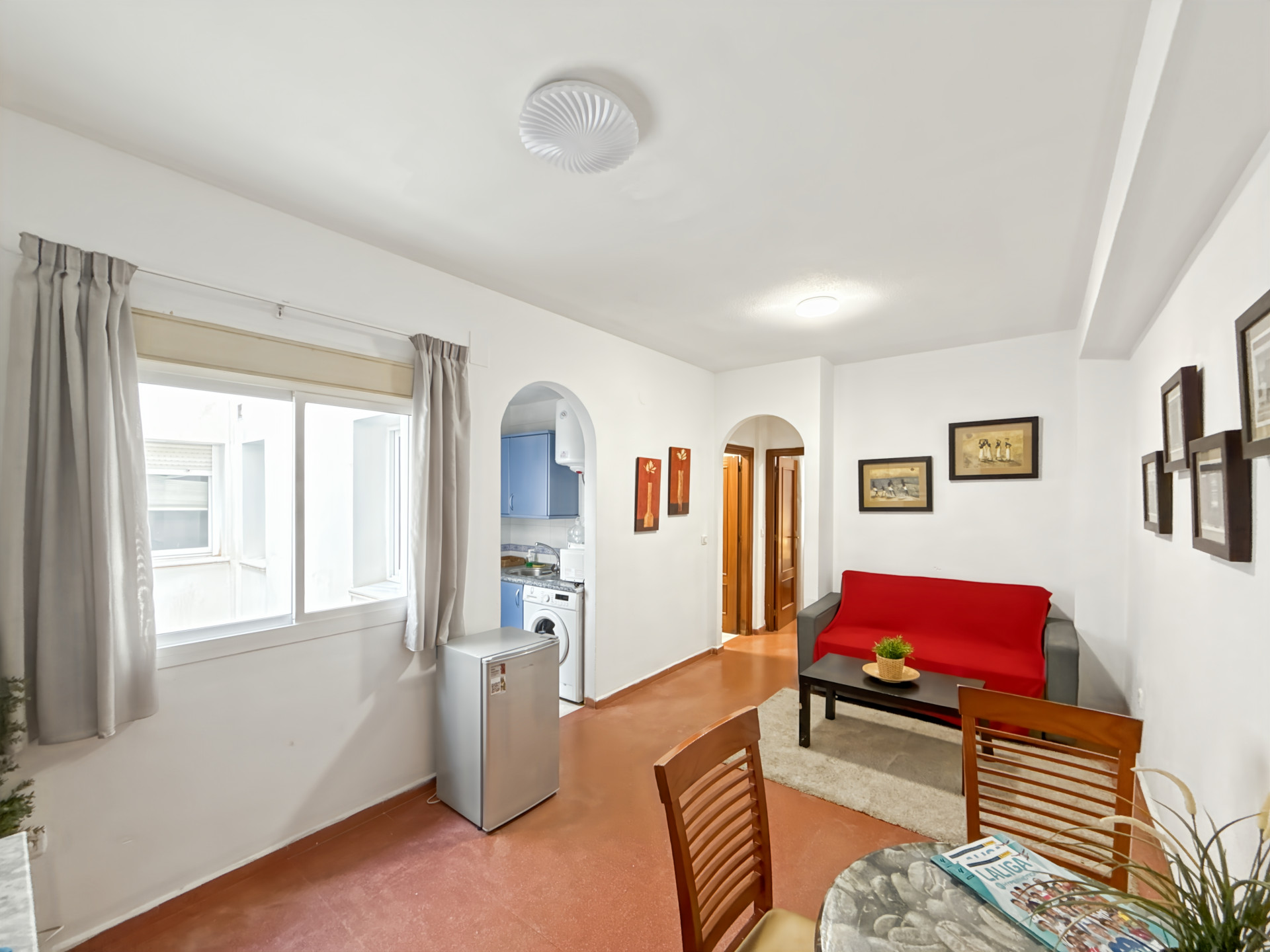1 Bedroom Apartment in Málaga - Photo 2