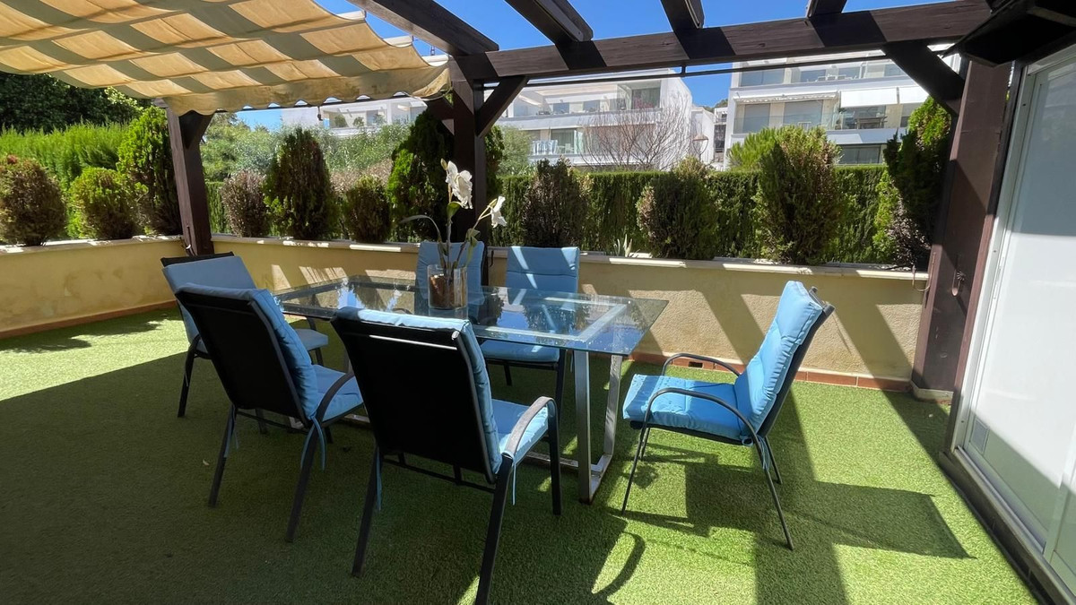 2 Bedroom Apartment in Marbella - Photo 10