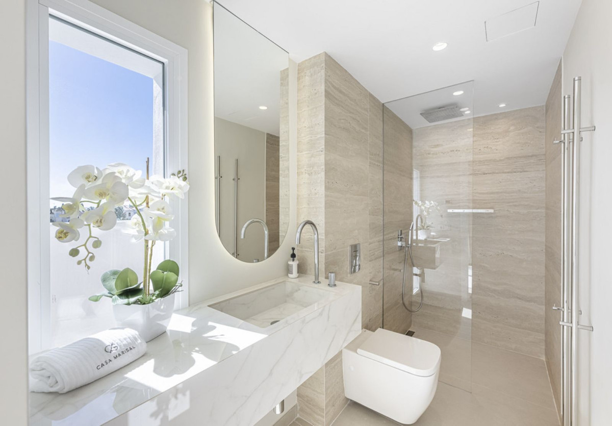5 Bedroom Townhouse in Marbella - Photo 15