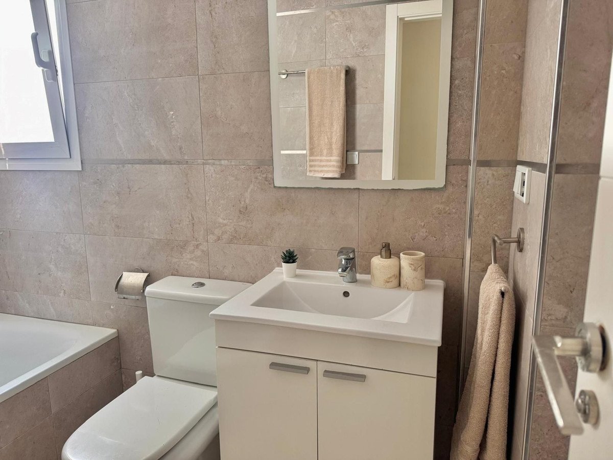 3 Bedroom Apartment in Fuengirola - Photo 21