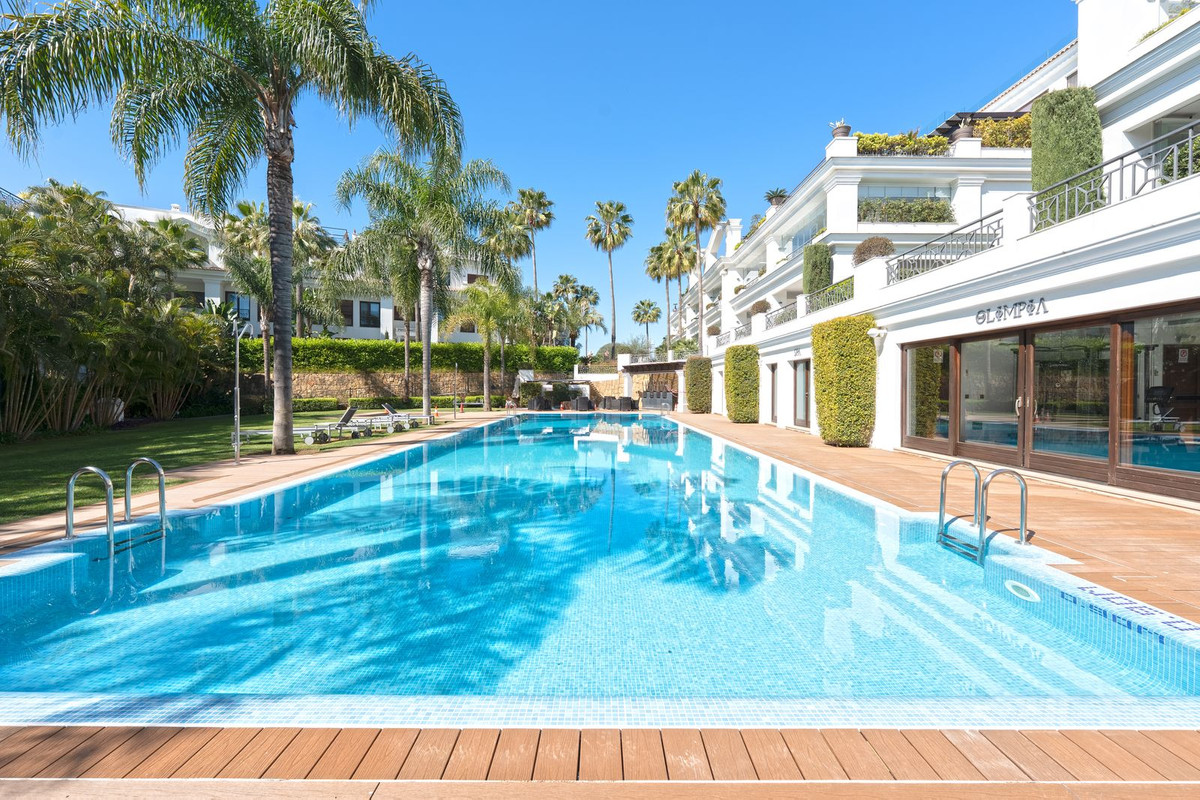 2 Bedroom Apartment in Estepona - Photo 27