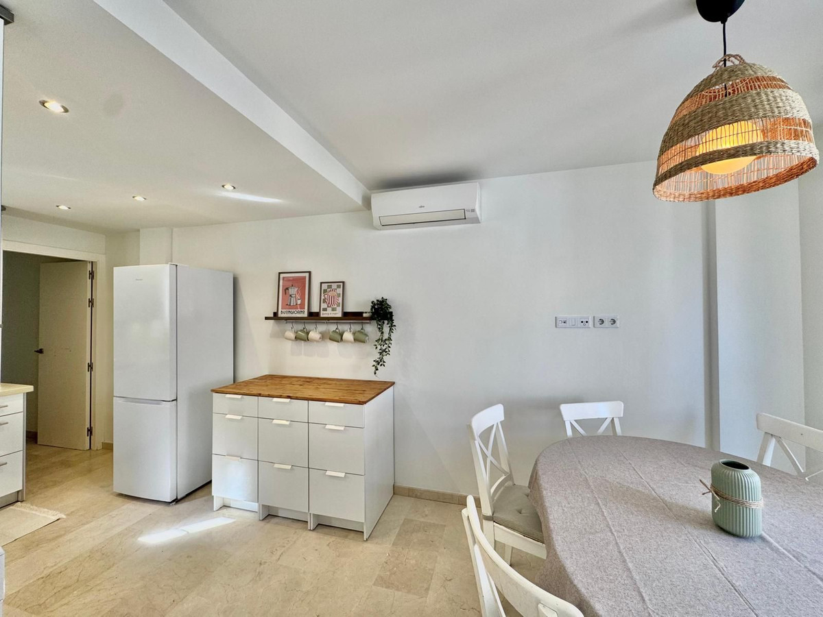 3 Bedroom Apartment in Fuengirola - Photo 5