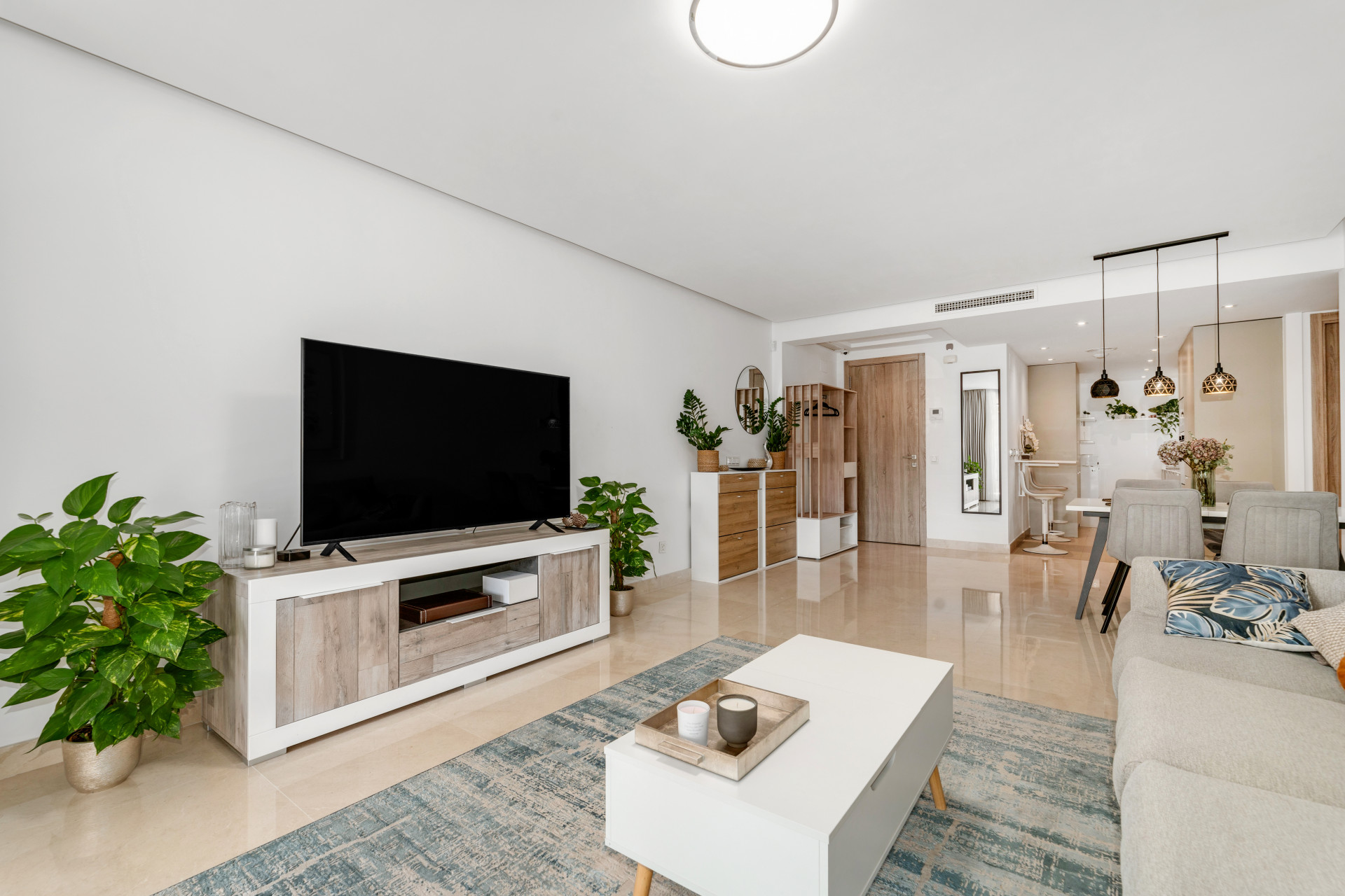 2 Bedroom Apartment in Marbella - Photo 3