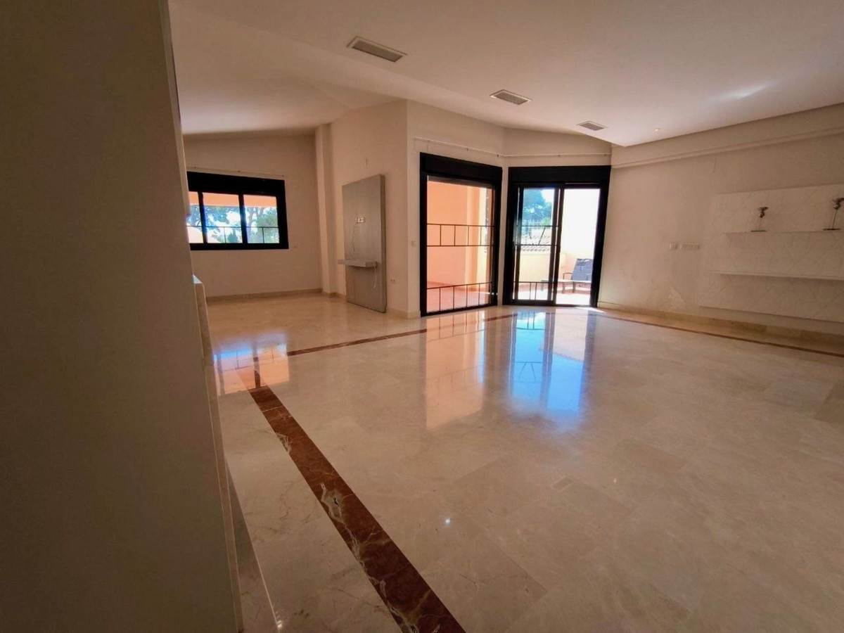 Piso de 3 dormitorios con piscina en Málaga – Foto 5