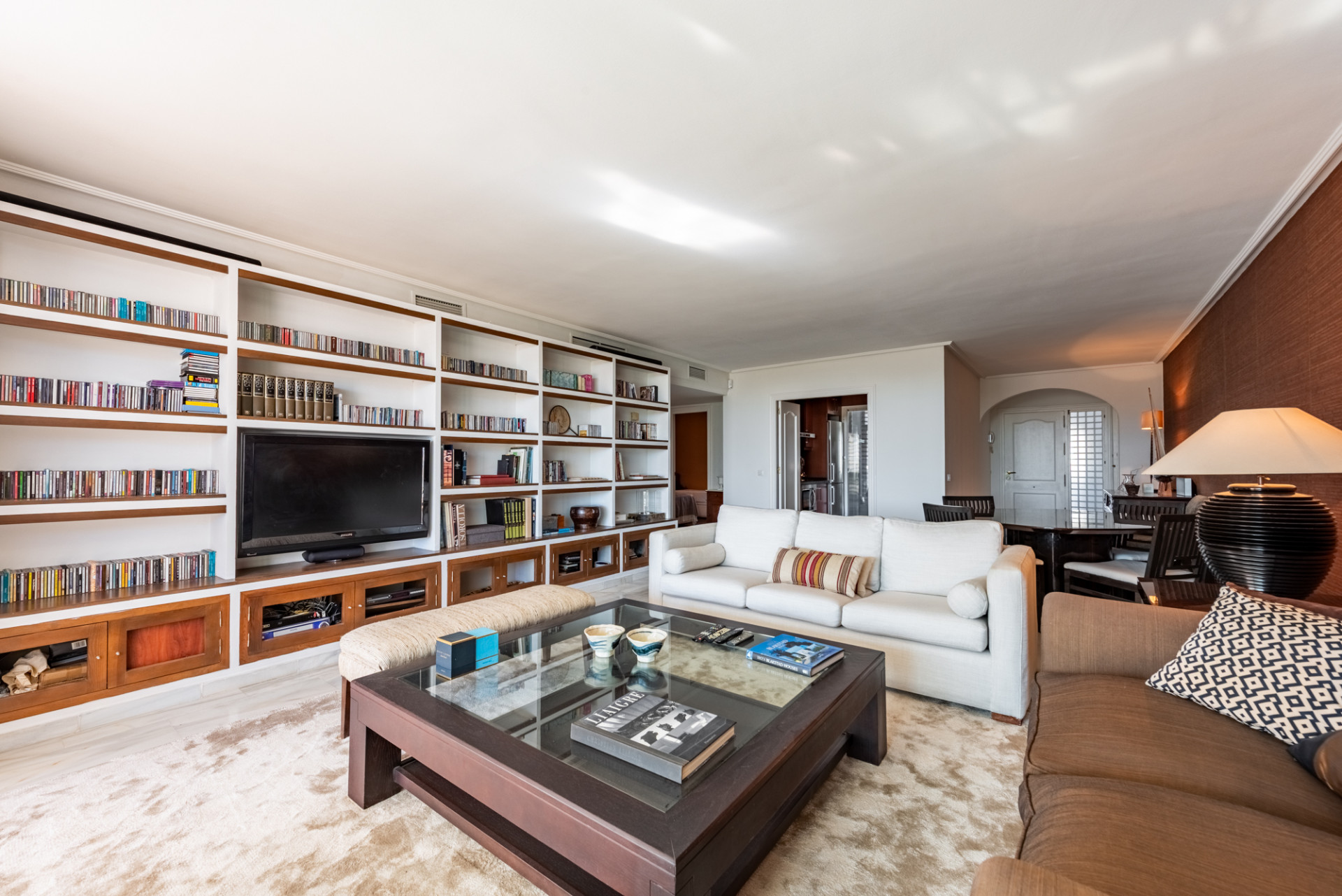 2 Bedroom Apartment in Estepona - Photo 3