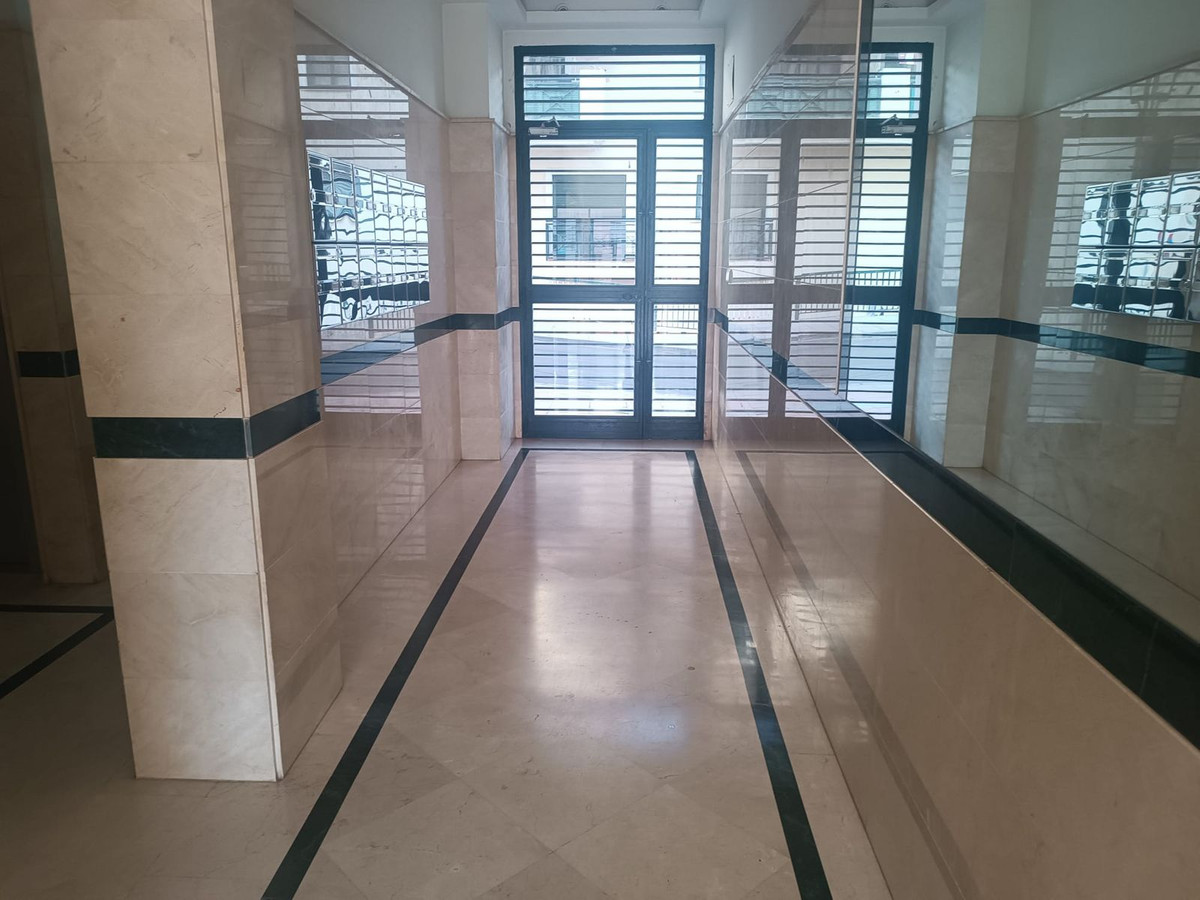 1 Bedroom Apartment in Estepona - Photo 17