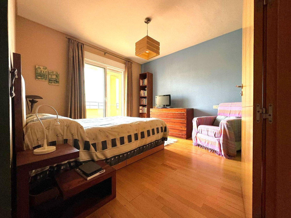 4 Bedroom Penthouse in Torremolinos - Photo 19